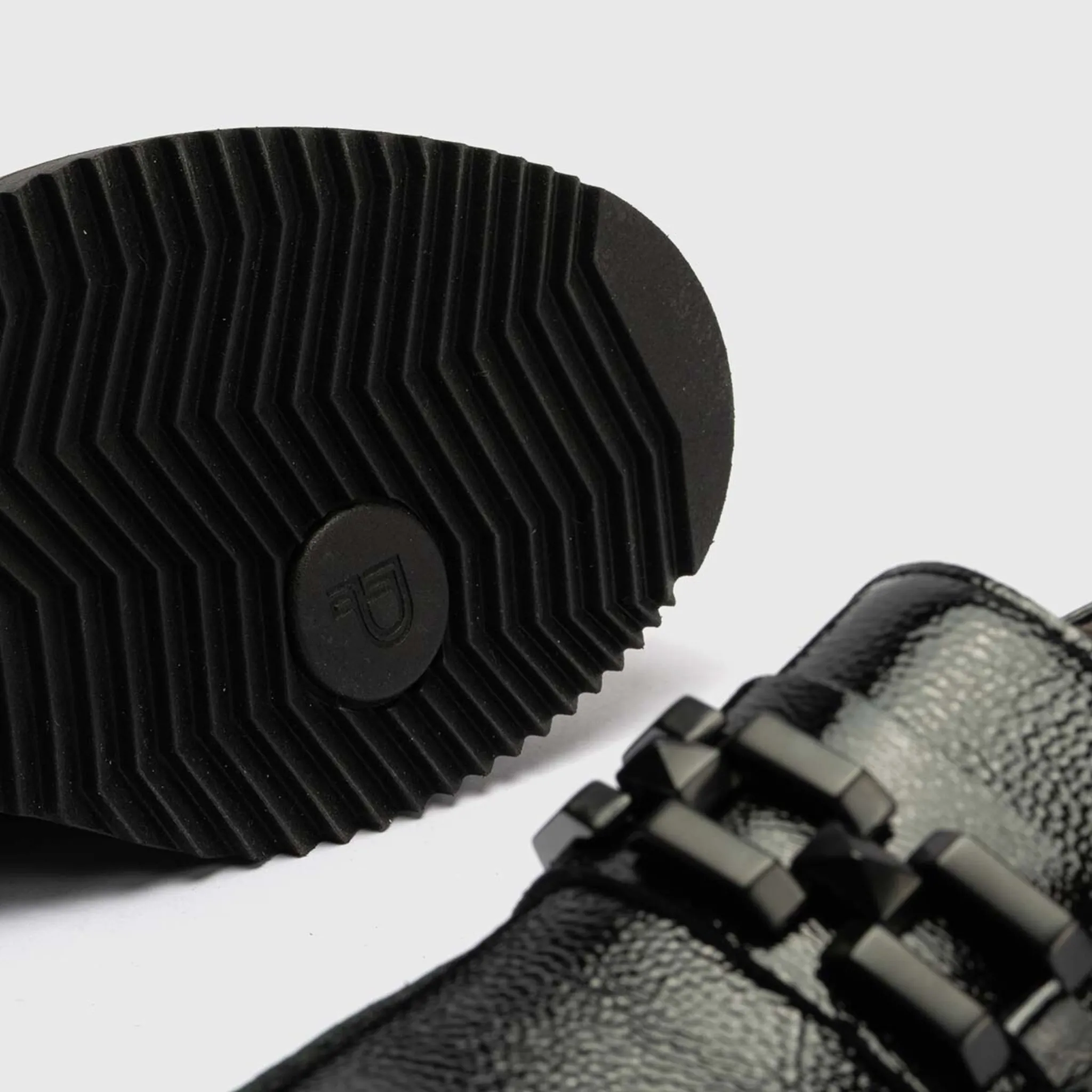 10070 Negro Leather Loafers