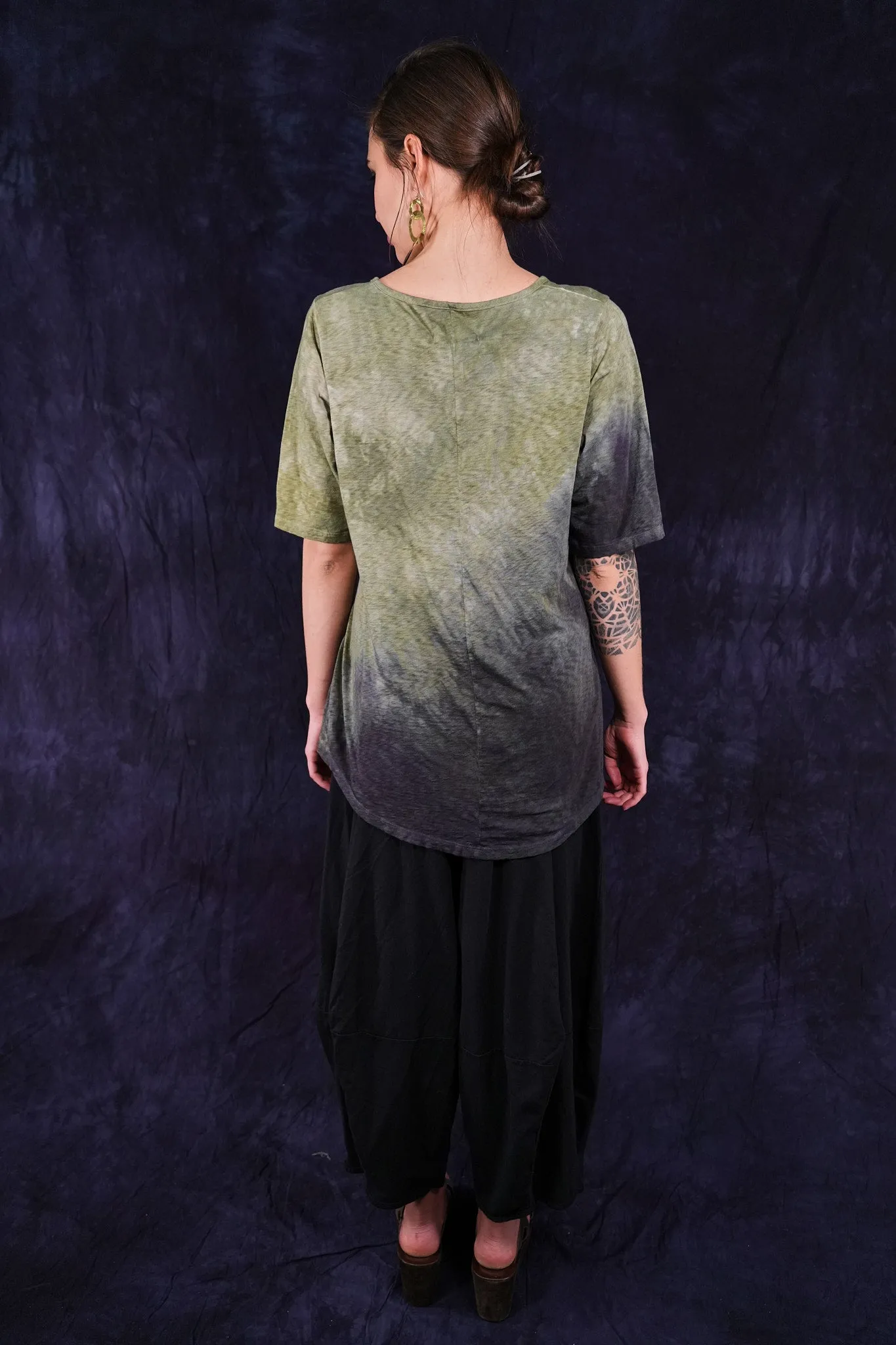1211HD Lightweight Layer Tee Sedge Grass Charcoal