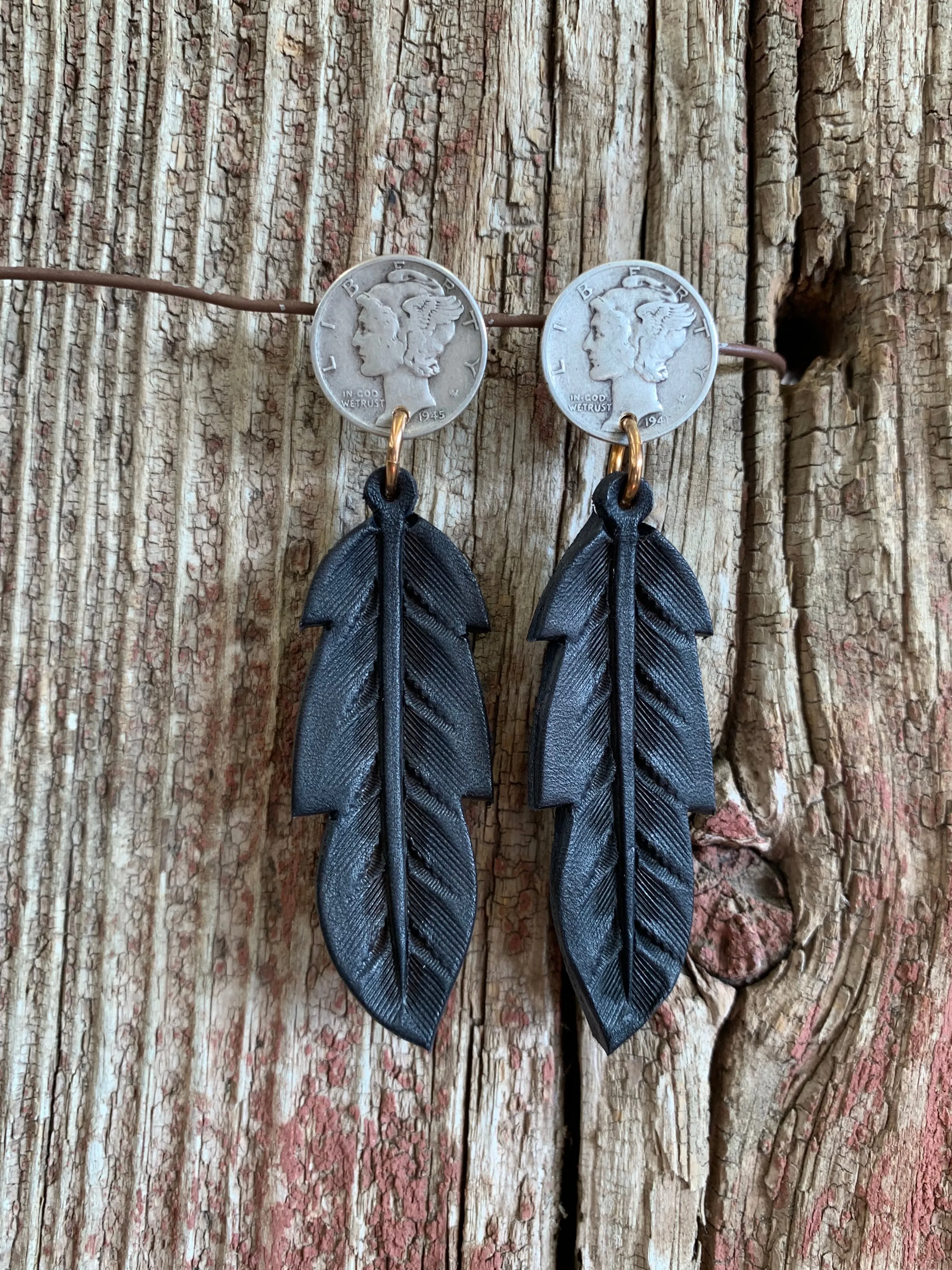 16112 Coin Stud Feather Earrings