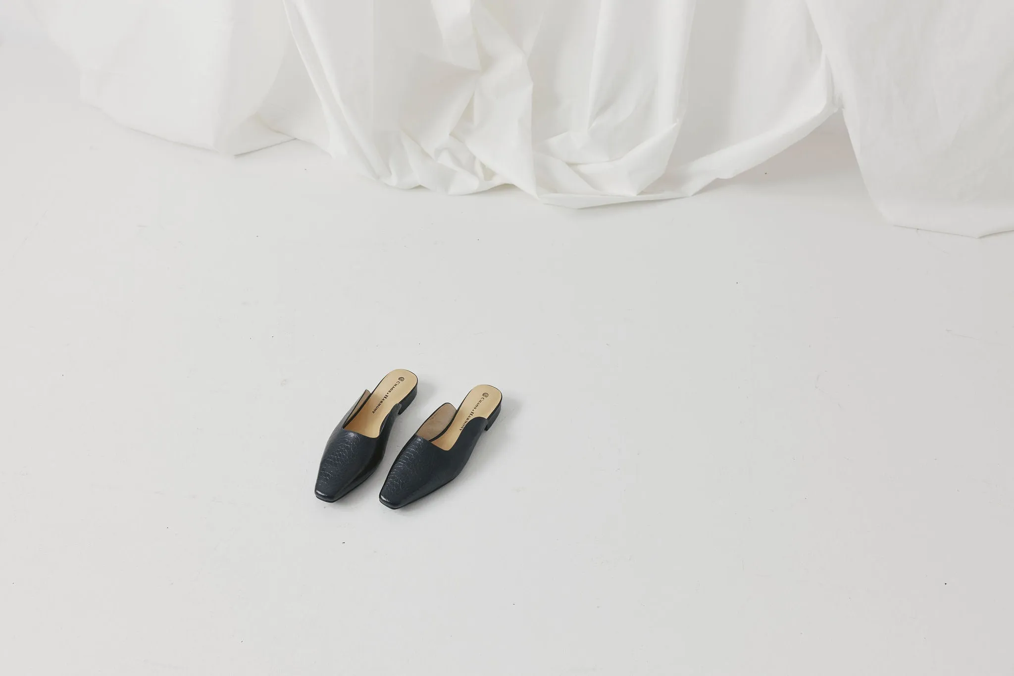 CHAOS & HARMONY LUCIA FLAT BLACK CROC