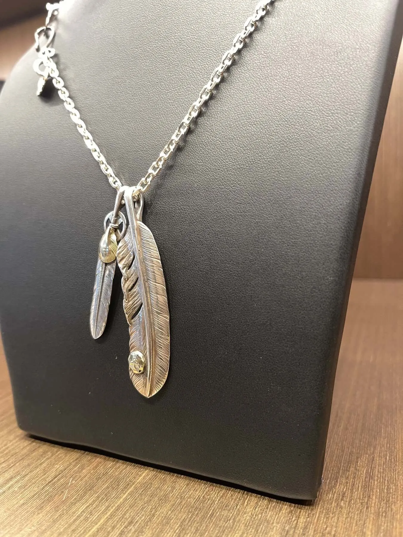 Goros Feather With Metal With Hook Chain Setup