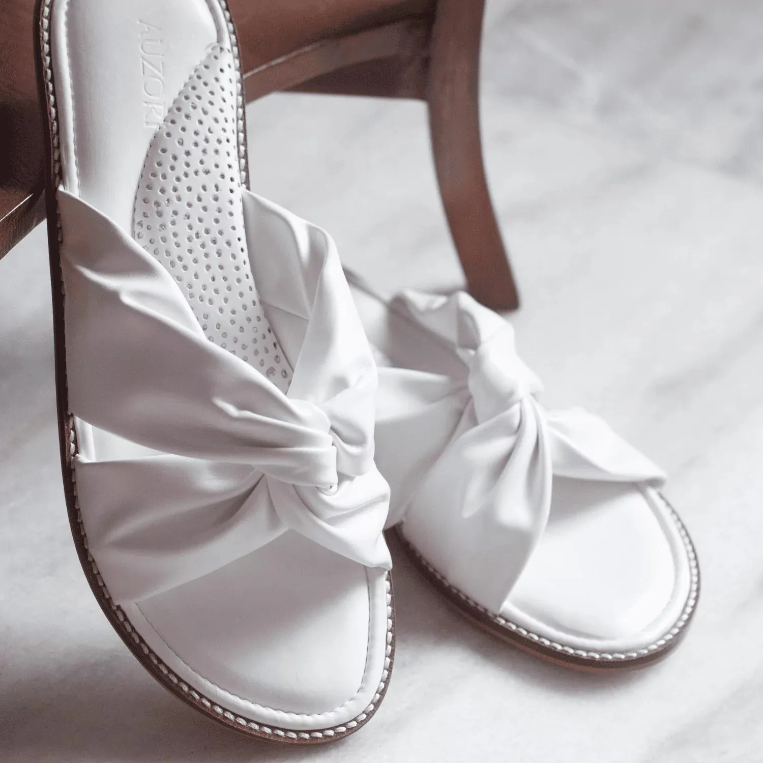 SASSY Twisted White Slides
