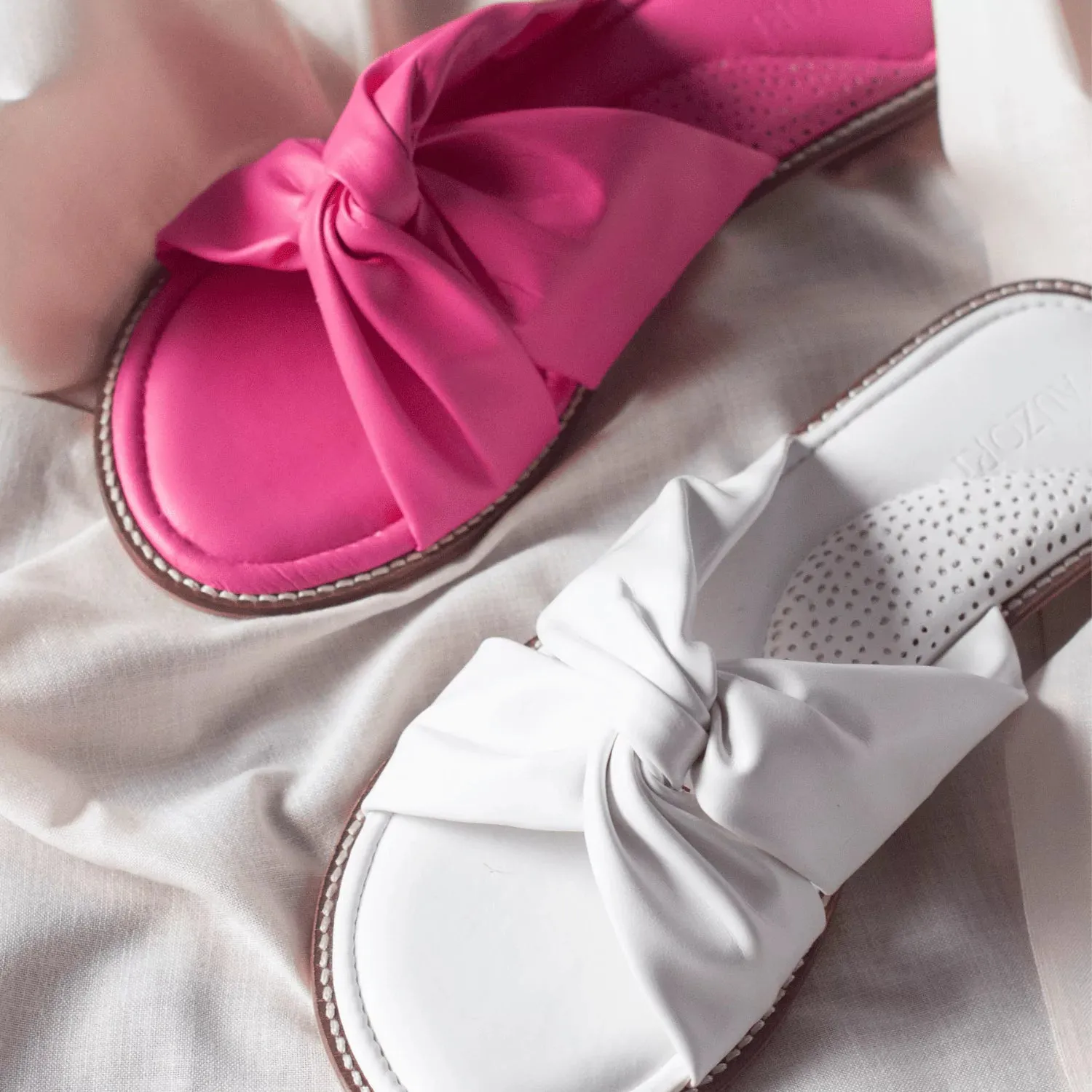 SASSY Twisted White Slides