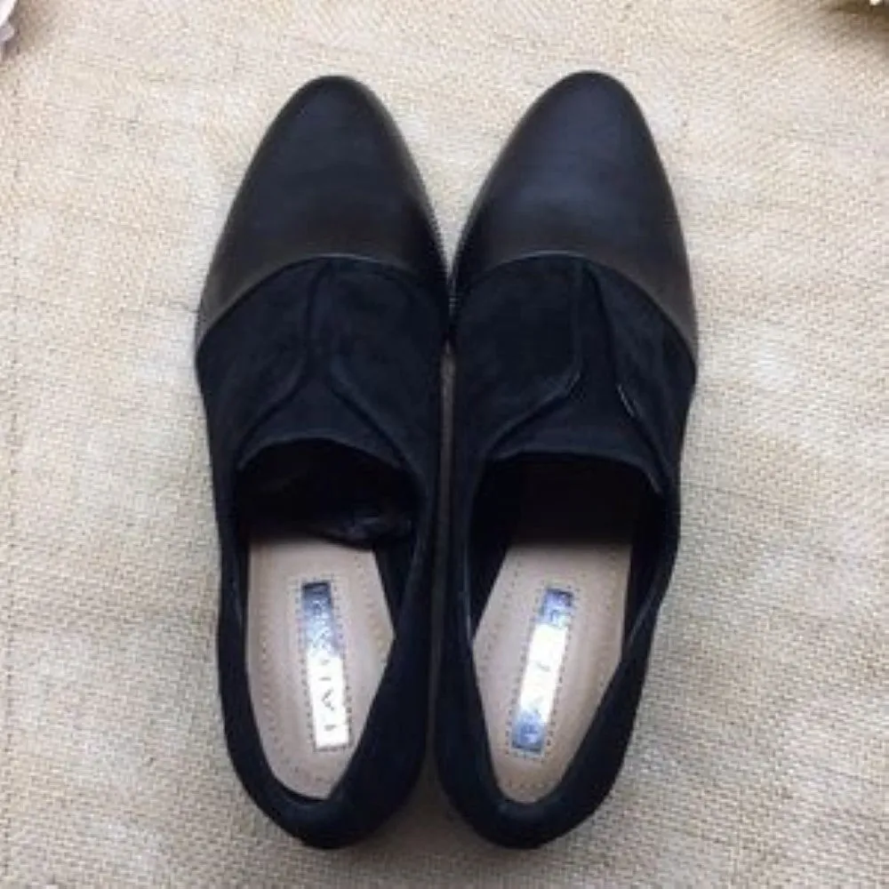 Tahari Lucy Black Oxford Flat 10M