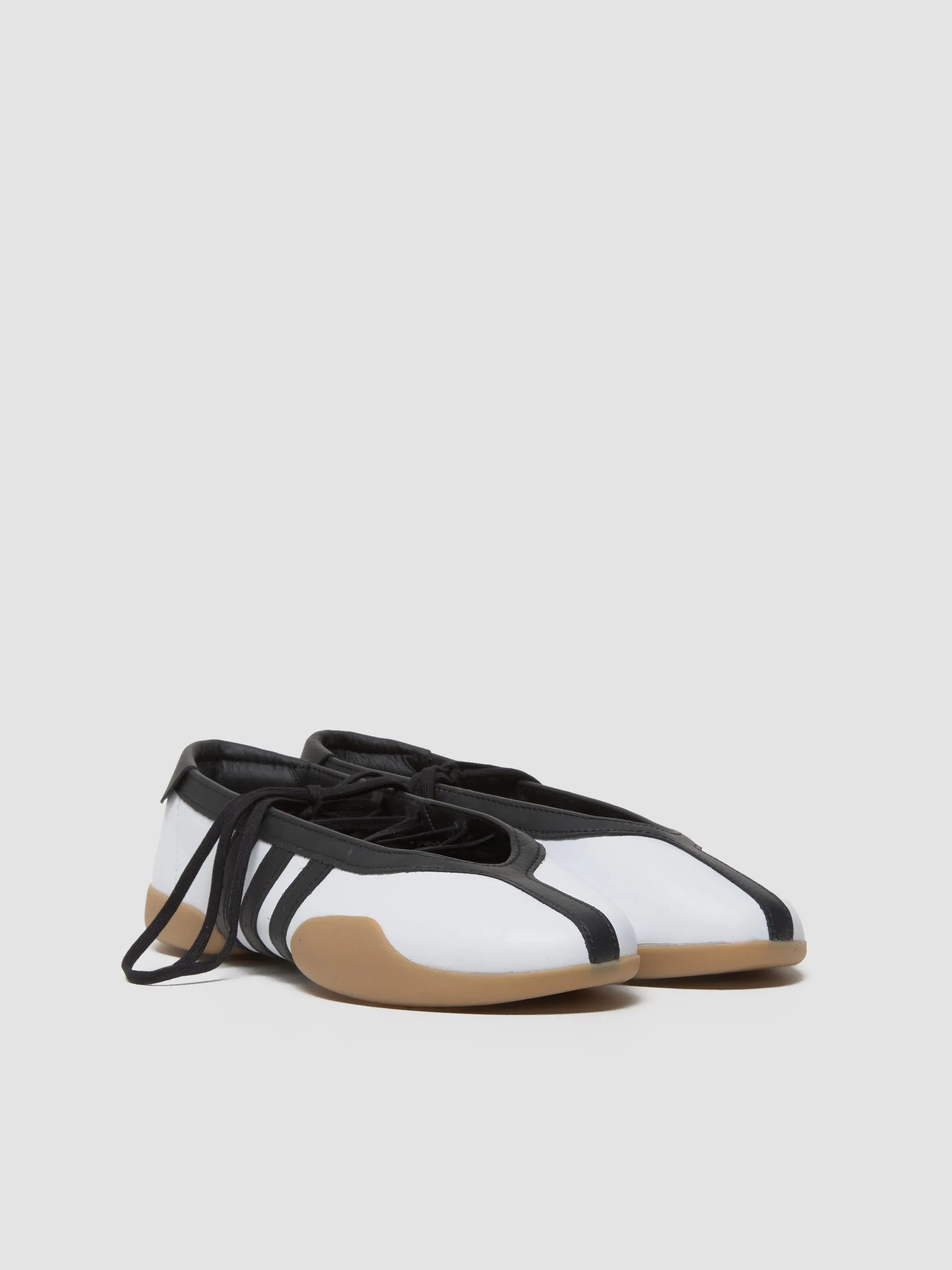 WMNS Taekwondo Mei Ballet Sneaker in Cloud White & Core Black