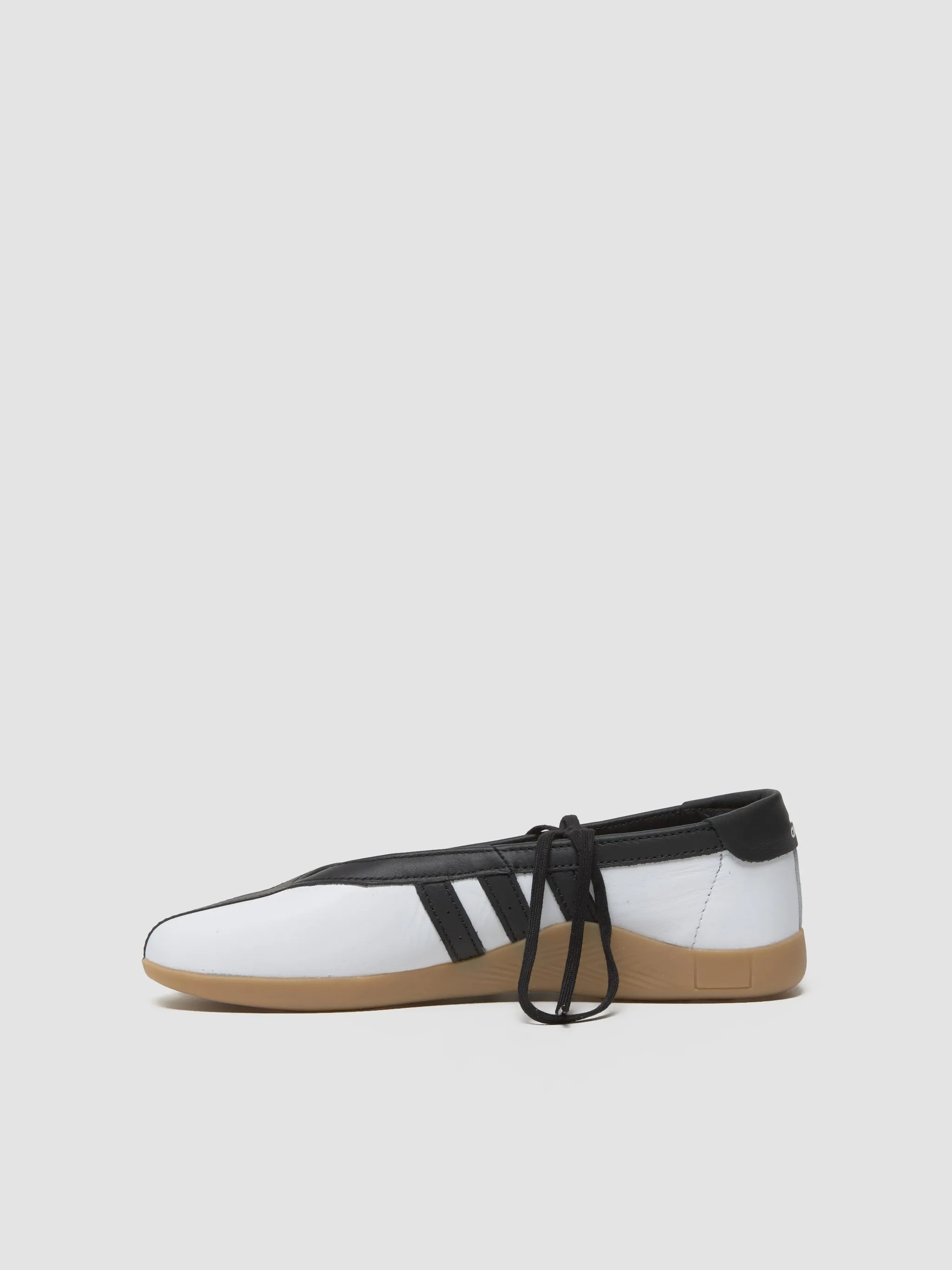 WMNS Taekwondo Mei Ballet Sneaker in Cloud White & Core Black